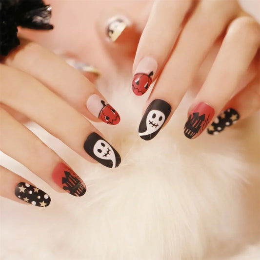 Ghostly Chic 24 Piece Nails